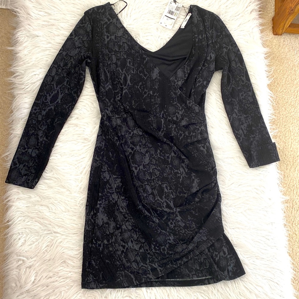 MANGO V-NECK SNAKE PRINT VEROES DRESS.